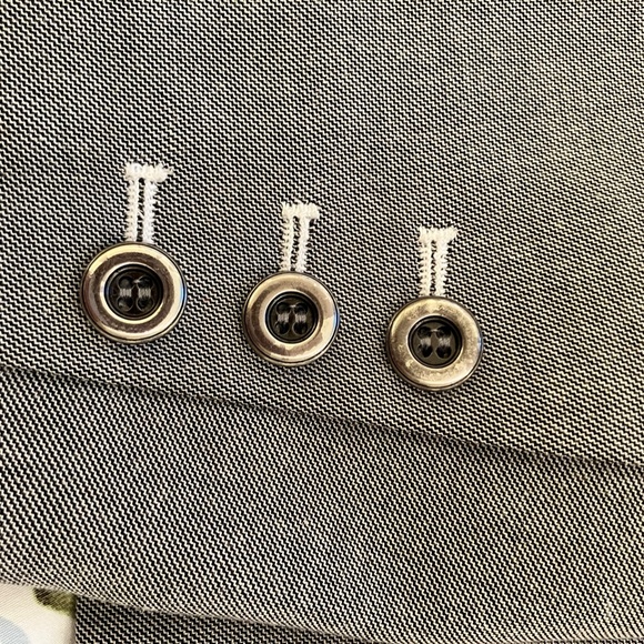 Classic women's suit - Picture 11 of 15